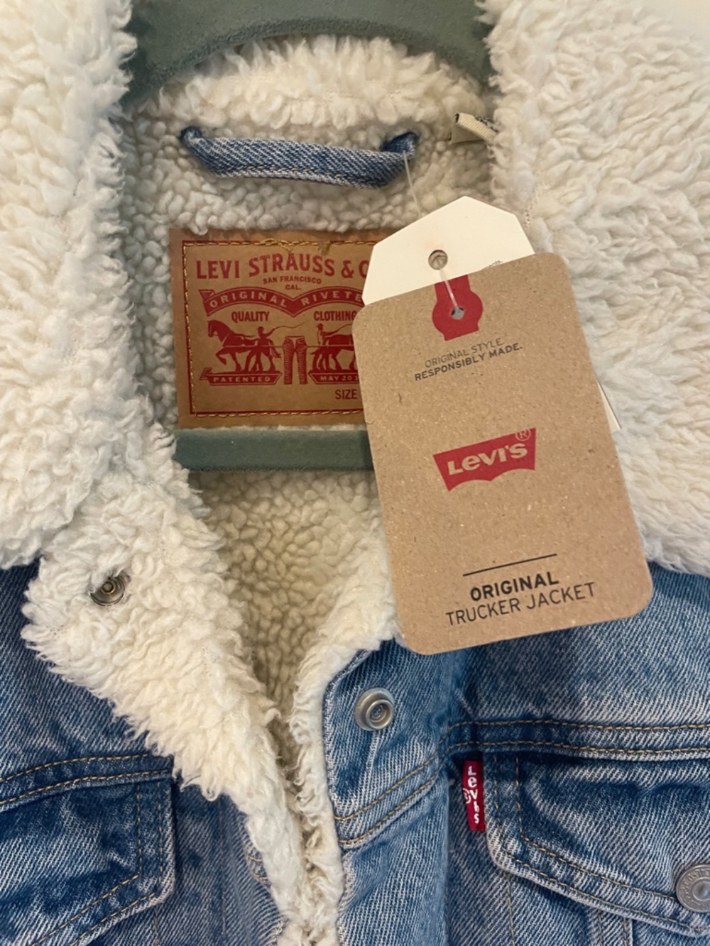Levi's Light Blue Denim Jacket with White Sherpa Collar and Silver Stripe - Picture 5 of 6